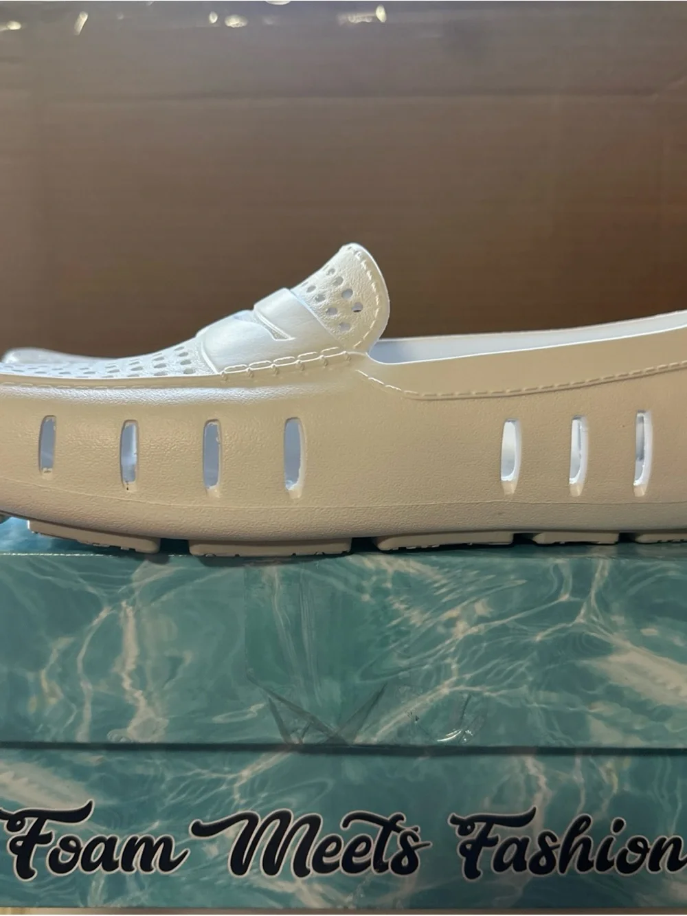 Floafers Country Club Driver WHITE/GRAY Comfort Fit Shoes Men's Size 10